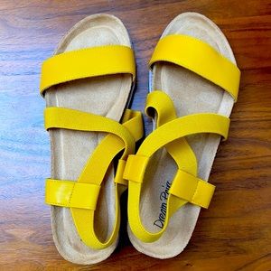 Dream Pairs Mustard strappy sandals size 7